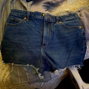 Women’s vintage midi blue jean shorts